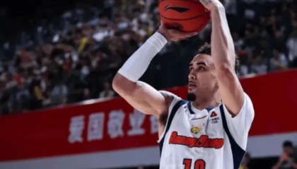 jrs直播-奎因半场9投5中、三分4中3得到13分3篮板5助攻1抢断