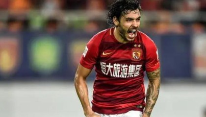 【中超】高拉特三球韦世豪双响 广州队5比2沧州雄狮