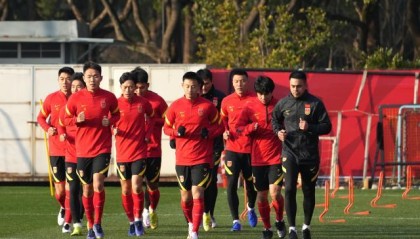 JRS直播-国足内部PK赛后恢复训练 吴曦等六国脚因伤休整